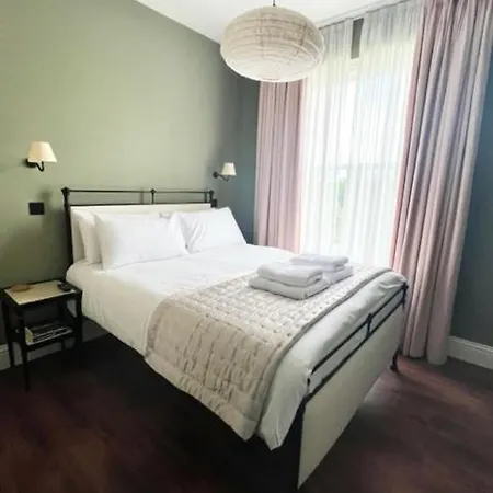 Redland - 5 *