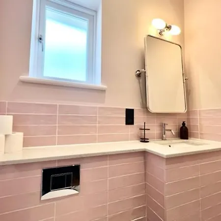 Redland - 5 * Bristol