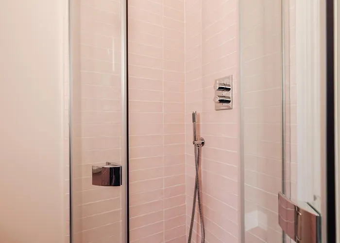 Redland - 5 * Bristol